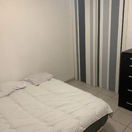 Chez Miky מלון *